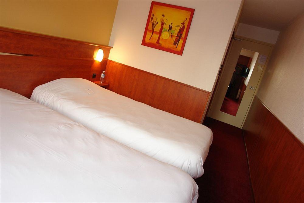 Brit Hotel Rennes Cesson Exterior foto
