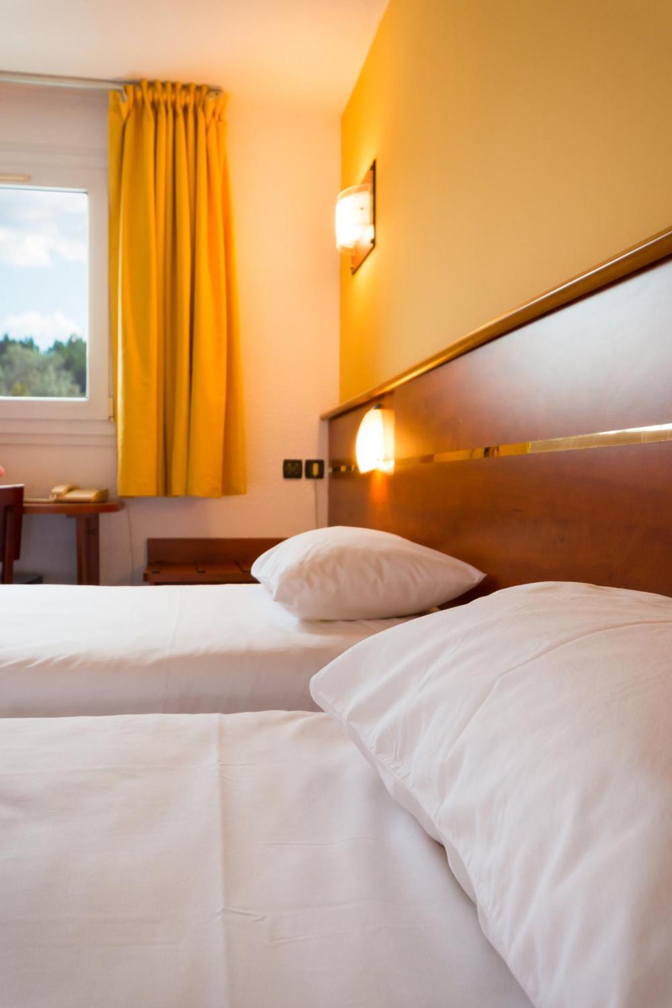 Brit Hotel Rennes Cesson Exterior foto
